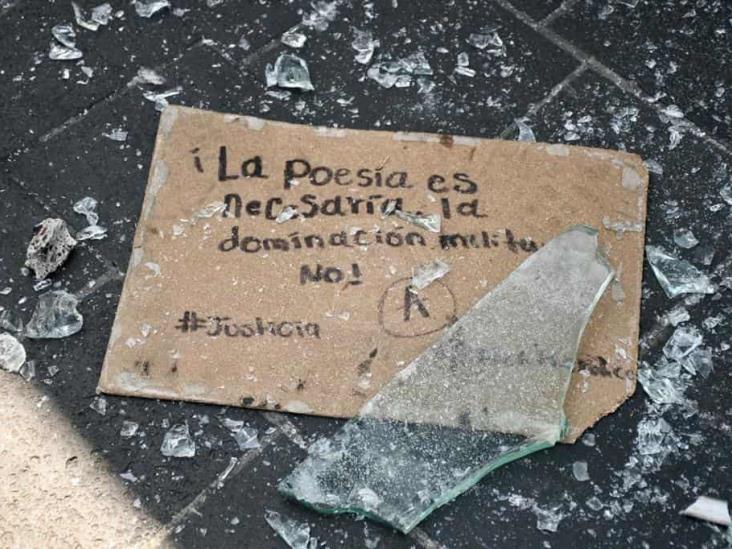 Encapuchados vandalizan oficinas y negocios en Xalapa