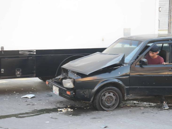 Se registra accidente automovilístico en Veracruz; deja solo daños materiales