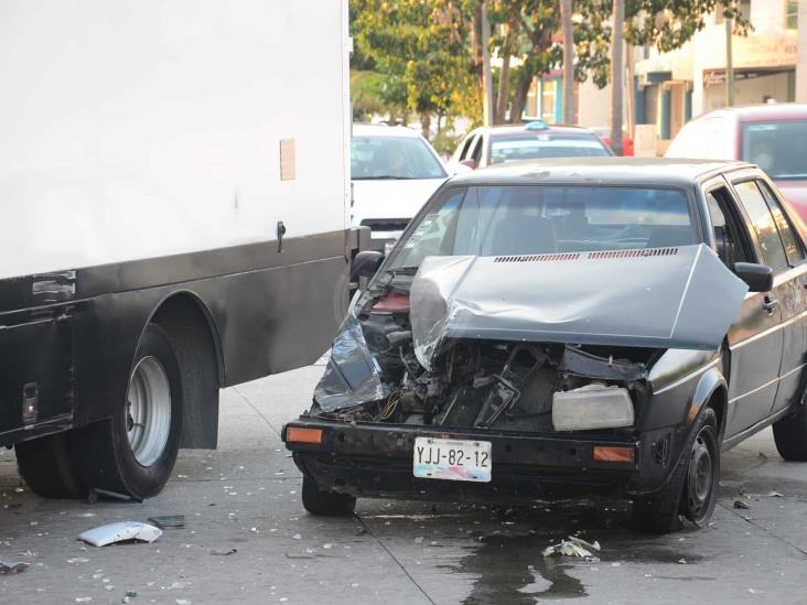 Se registra accidente automovilístico en Veracruz; deja solo daños materiales