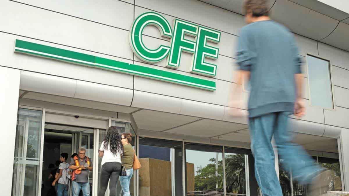 CFE denuncia “mercado negro de electricidad” operado por empresas privadas