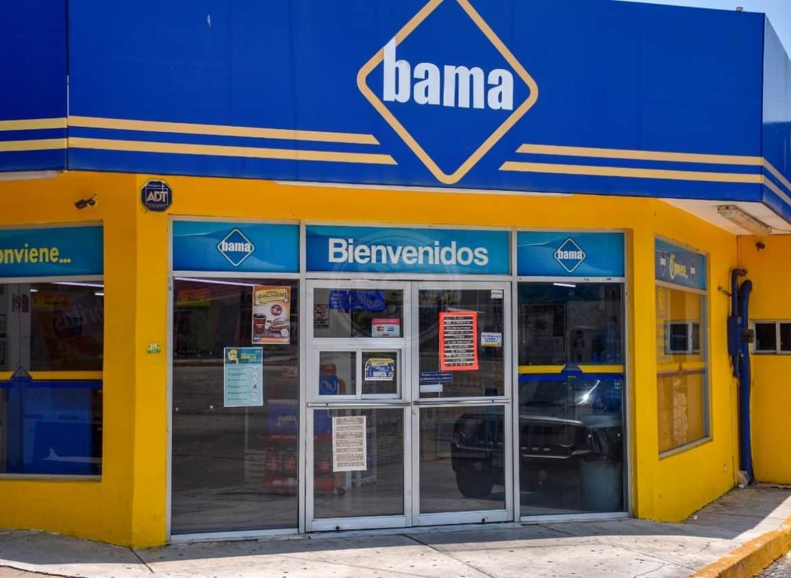 Roban chelas, cigarros y efectivo en tienda de conveniencia en Coatzacoalcos