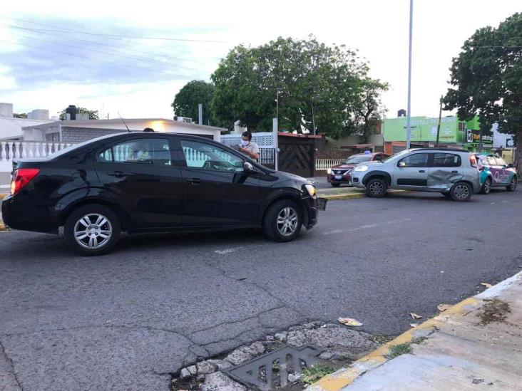 Se registra accidente automovilístico en fraccionamiento Virginia