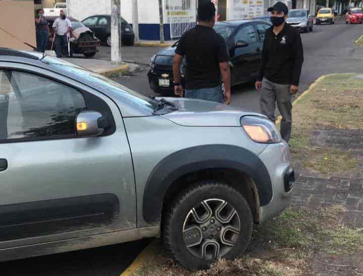 Se registra accidente automovilístico en fraccionamiento Virginia