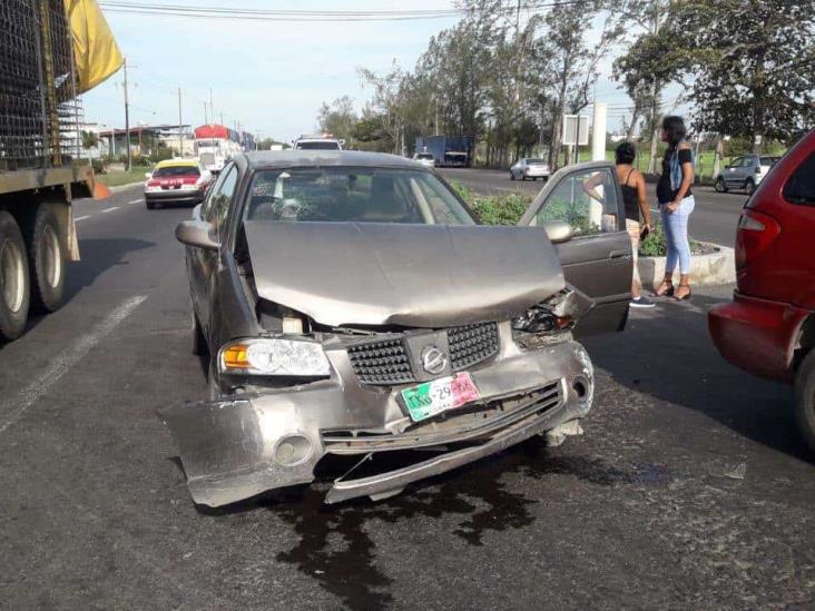 Registran choque en carretera Veracruz-Xalapa; deja daños materiales