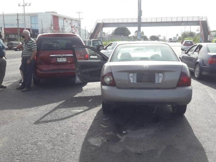 Registran choque en carretera Veracruz-Xalapa; deja daños materiales