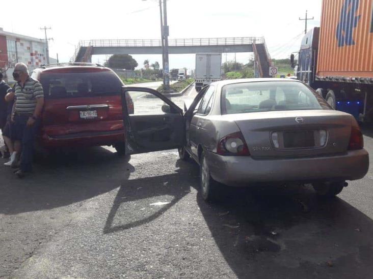 Registran choque en carretera Veracruz-Xalapa; deja daños materiales