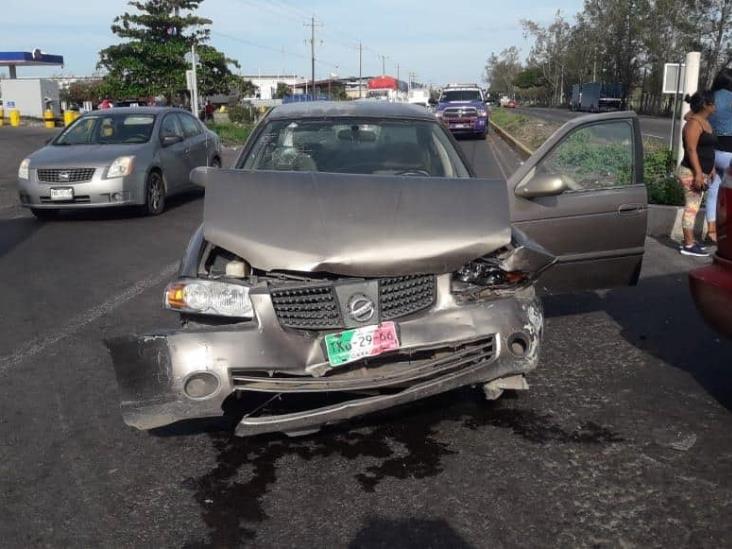 Registran choque en carretera Veracruz-Xalapa; deja daños materiales