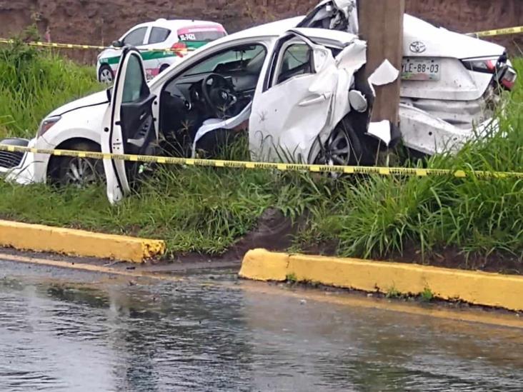 Fallece conductor al chocar con poste en carretera Veracruz Xalapa