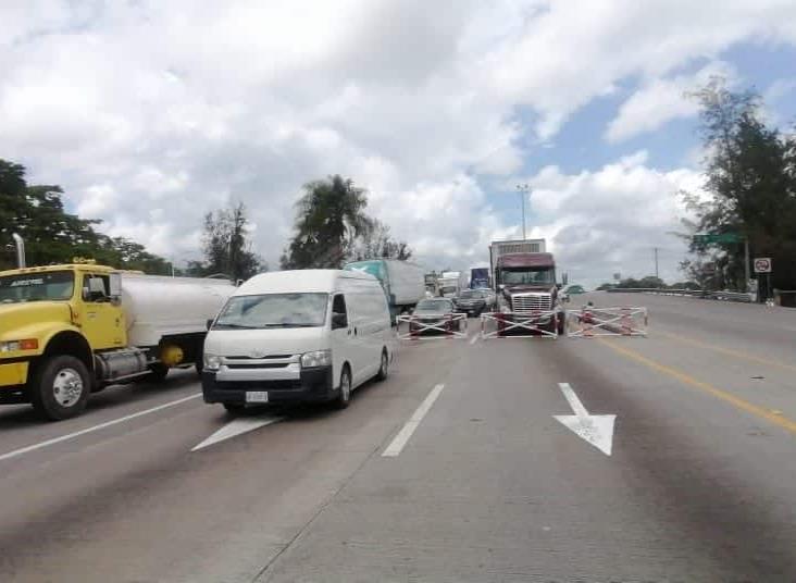 Desquician  autopista Orizaba-Veracruz en demanda  de liberación de cañero