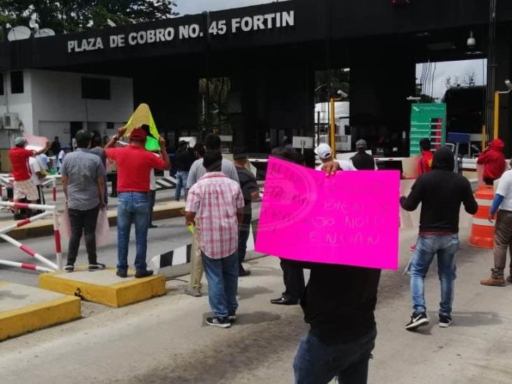 Desquician  autopista Orizaba-Veracruz en demanda  de liberación de cañero