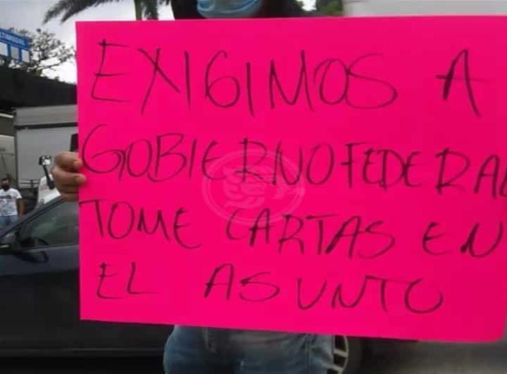 Desquician  autopista Orizaba-Veracruz en demanda  de liberación de cañero