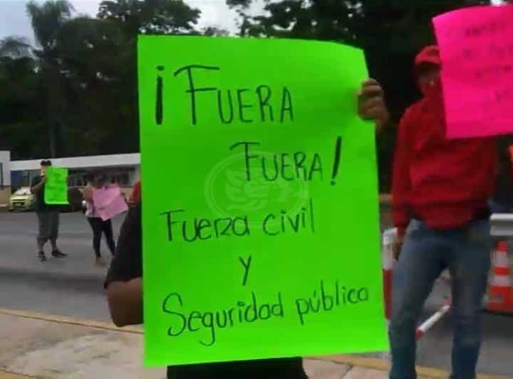 Desquician  autopista Orizaba-Veracruz en demanda  de liberación de cañero