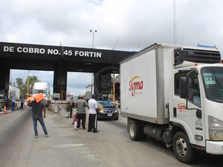 Desquician  autopista Orizaba-Veracruz en demanda  de liberación de cañero