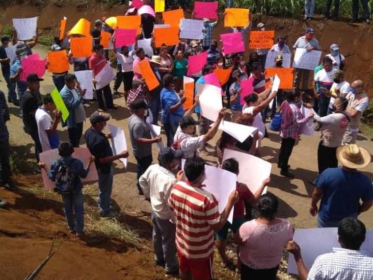 Desquician  autopista Orizaba-Veracruz en demanda  de liberación de cañero