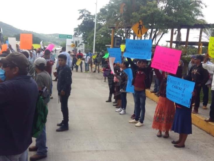 Desquician  autopista Orizaba-Veracruz en demanda  de liberación de cañero