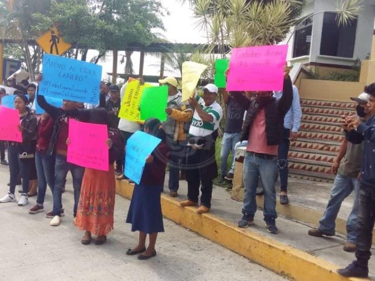 Desquician  autopista Orizaba-Veracruz en demanda  de liberación de cañero