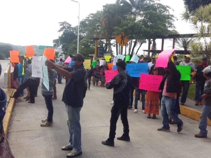 Desquician  autopista Orizaba-Veracruz en demanda  de liberación de cañero