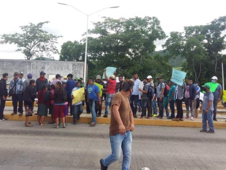 Desquician  autopista Orizaba-Veracruz en demanda  de liberación de cañero