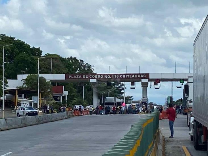 Desquician  autopista Orizaba-Veracruz en demanda  de liberación de cañero