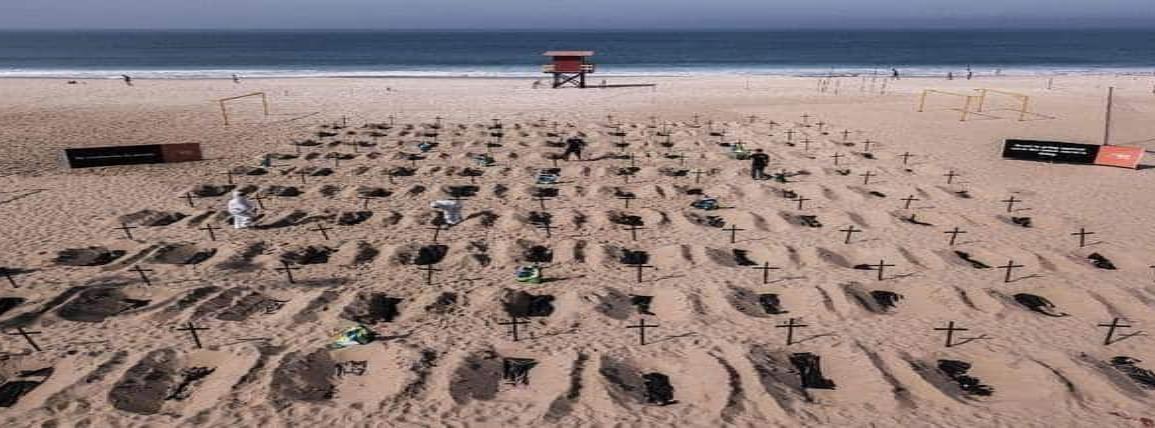 Cavan tumbas en playa de Río de Janeiro como protesta contra Bolsonaro