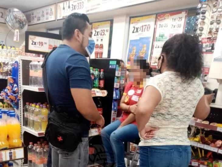 Asalto armado en Oxxo de Acayucan; empleada sufre crisis nerviosa