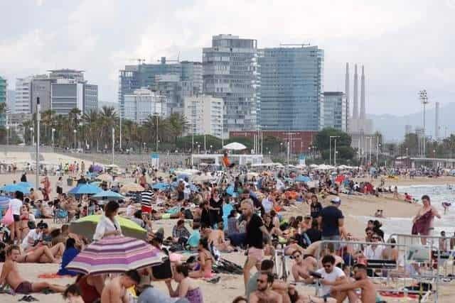 España reabrirá sus fronteras el 21 de junio, menos la de Portugal