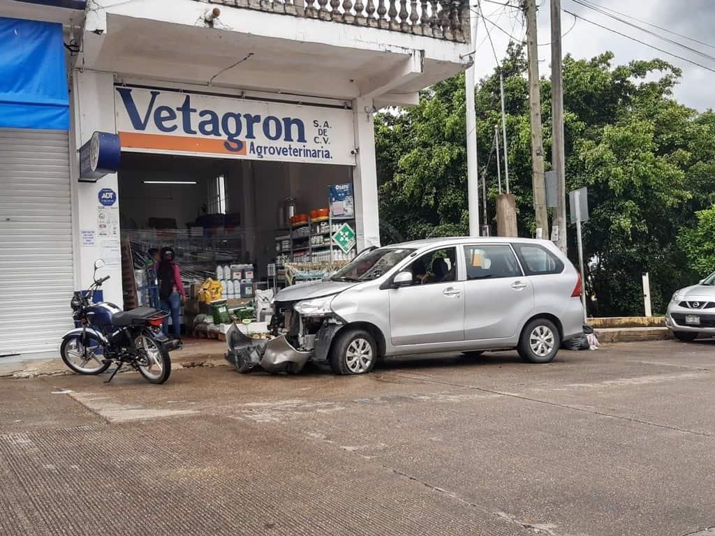 Provoca choque en camioneta y se da a la fuga en Acayucan