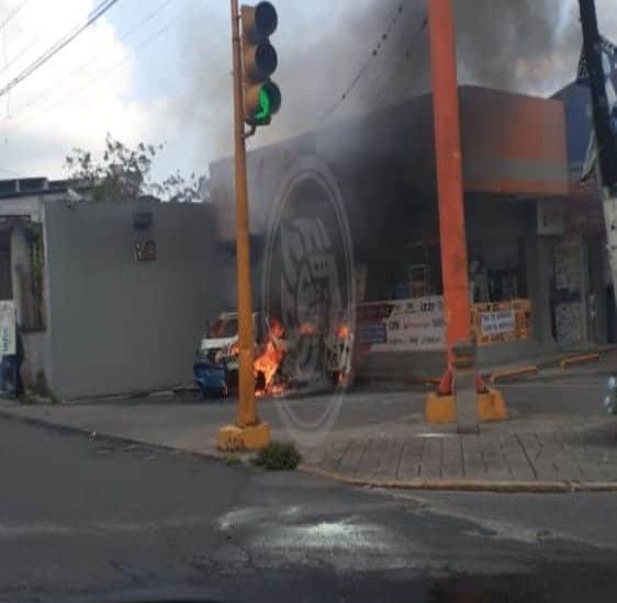 Se incendia vehículo en Córdoba