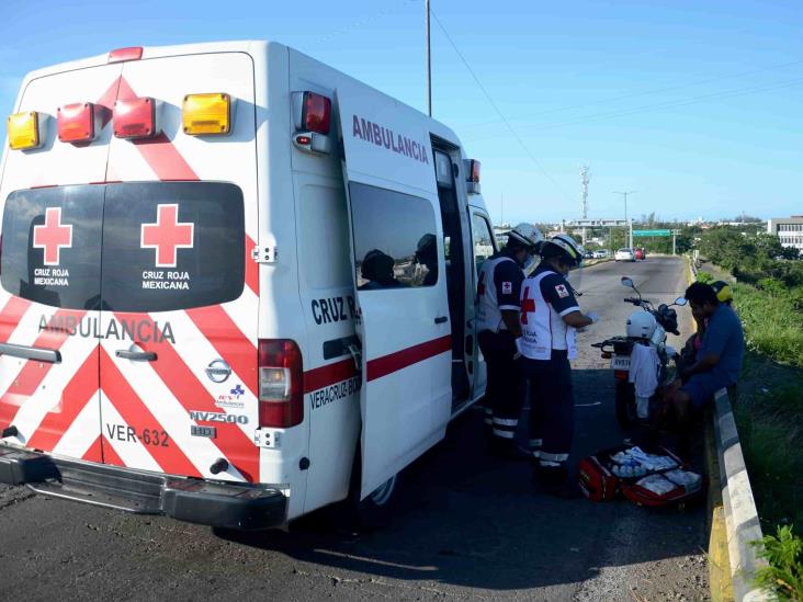 Derrapa pareja en moto sobre carretera federal Veracruz-Xalapa