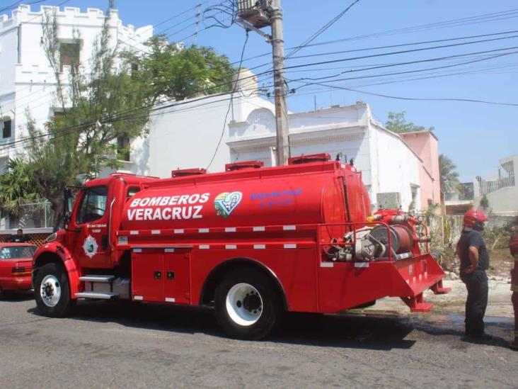 Quema de basura dentro de domicilio alerta a autoridades en calles de Veracruz