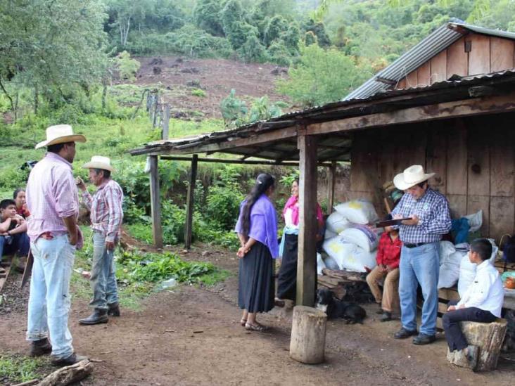 Entregan semilla mejorada a campesinos de Ciudad Mendoza