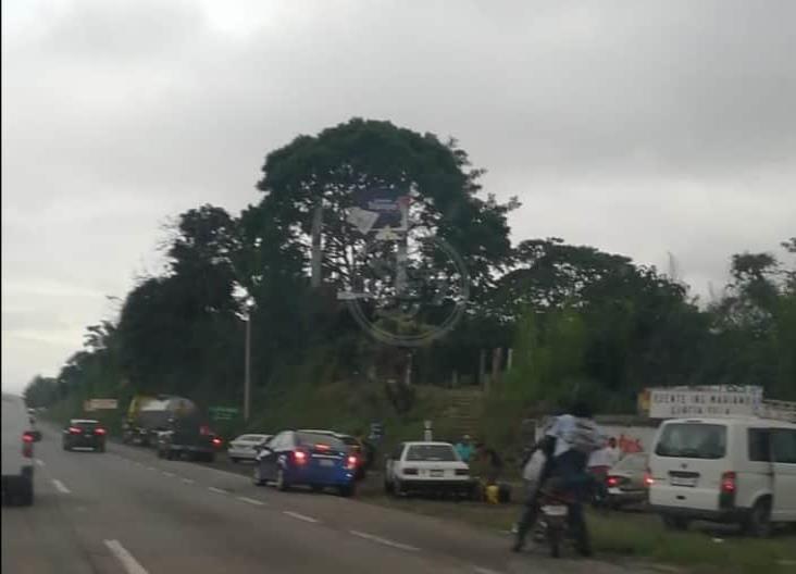 Cae doble remolque desde el puente de Metlac; fallece operador