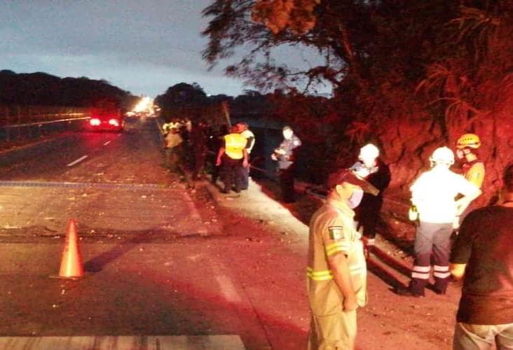 Identifican cuerpo de trailero que murió en el barranco del Metlac