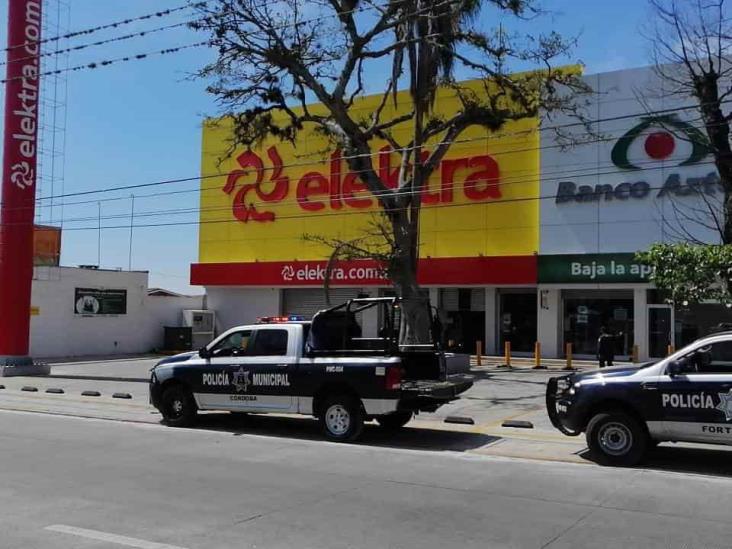 Sujetos armados asaltan Elektra de plaza Shangrila en Córdoba