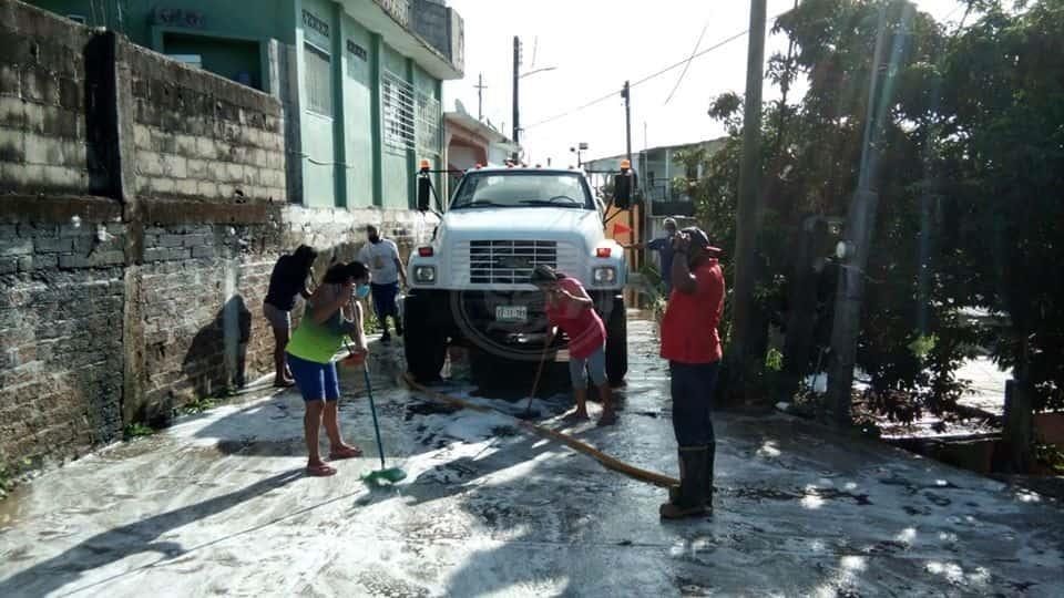 Cooperan en Moloacán para jornada de descacharrización 