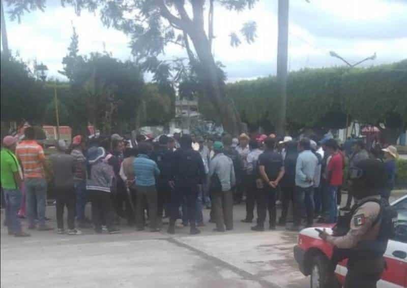 Habitantes de Vaquería detienen a taladores de árboles en Calcahualco