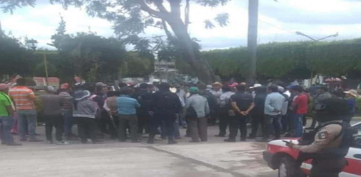 Habitantes de Vaquería detienen a taladores de árboles en Calcahualco