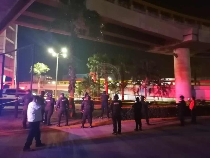 Cuerpo de hombre aparece colgado en distribuidor vial de Coatzacoalcos