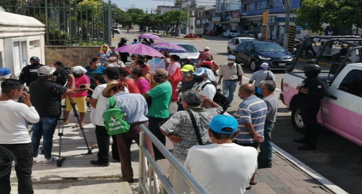 Por no respetar sana distancia, suspenden entrega de despensas en Coatzacoalcos