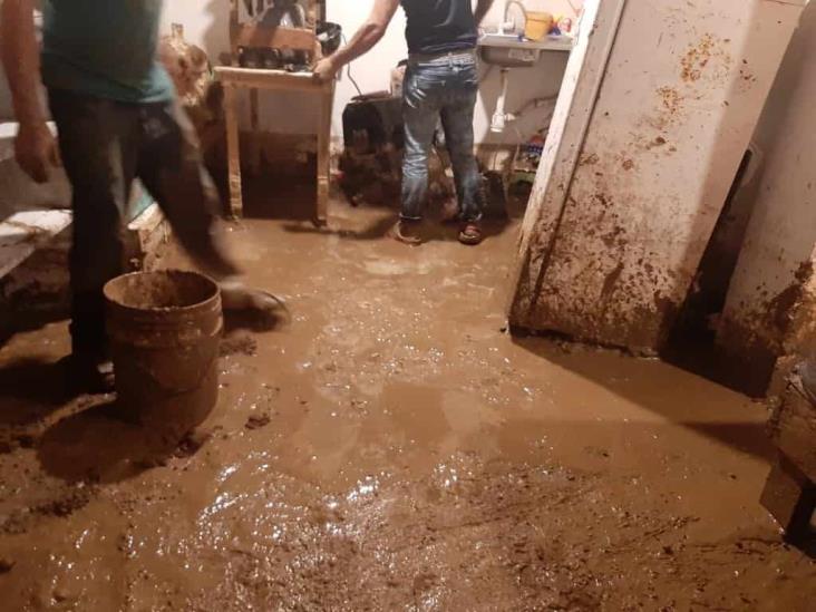 Se inundan avenidas de Xalapa tras fuerte lluvia