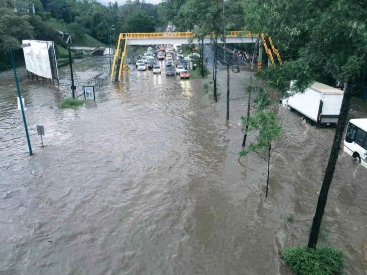 Se inundan avenidas de Xalapa tras fuerte lluvia