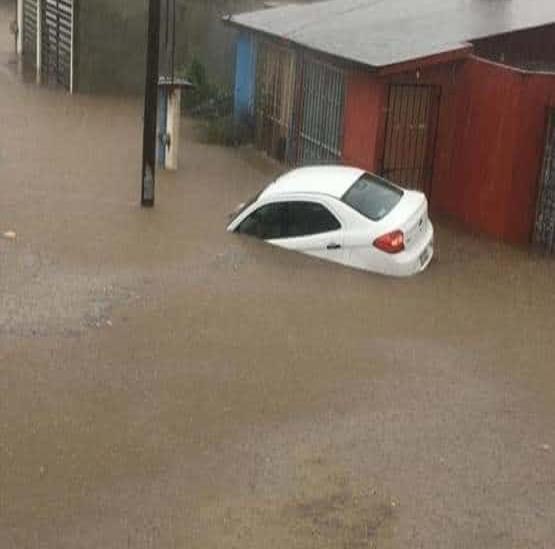 Se inundan avenidas de Xalapa tras fuerte lluvia