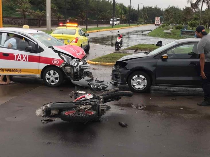 Se registra accidente automovilístico en colonia de Veracruz; deja una persona herida