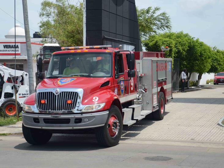 Se registra conato de incendio en el interior de la agencia de vehículos de Veracruz