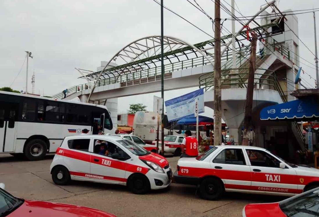 Taxistas cosoleacanecos siguen esperando el apoyo del gobierno