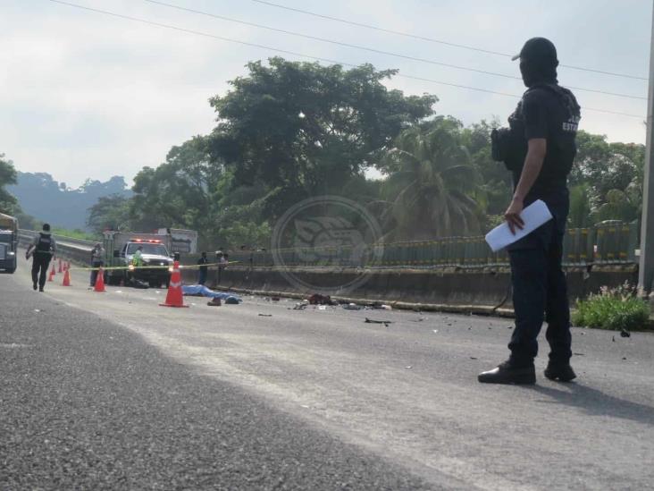 Motociclistas de Ixhuatlán sufre mortal accidente en autopista