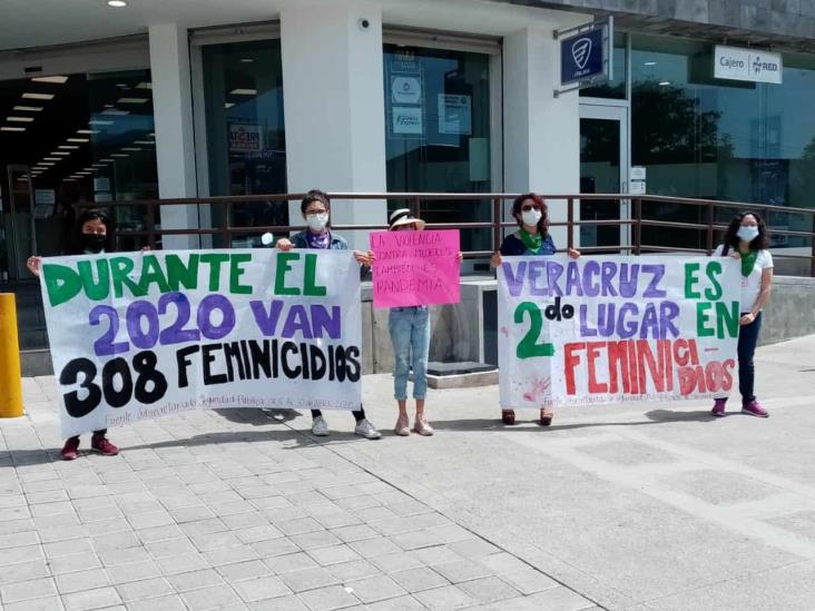 Con sana distancia, feministas en Orizaba se manifiestan contra violencia