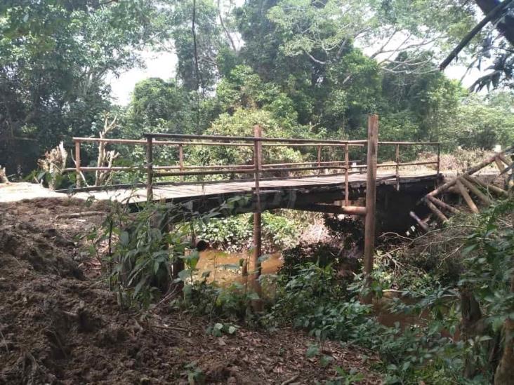 Deteriorados caminos de Las Choapas afectan transporte de hule