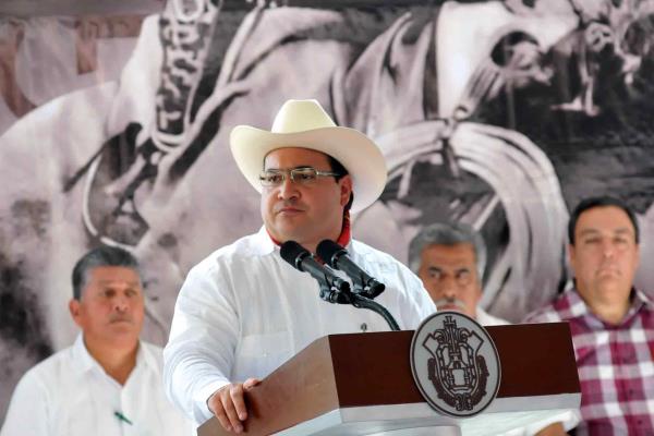 Campo en Veracruz sigue realizando "pagos penosos" por desvíos de Duarte