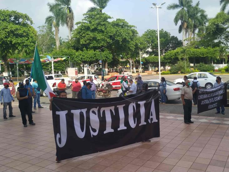 Protestan nuevamente ex policías en Poza Rica